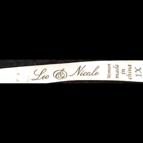 Leo & Nicole size 1X Black poncho 3 buttons front - Picture 4 of 7